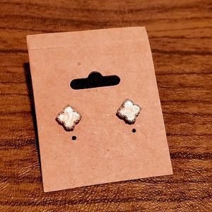 Brand New Costume Jewel Small Dainty Clover Stud Earrings Gold w/ Pearl Enamel